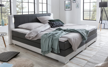 SalesFever Boxspringbett 200 x 200 cm LED grau/weiß Kunstleder-Optik, inkl. 5 cm Topper & inkl. Matratze H3