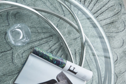 SalesFever Couchtisch Silber Ø 80 cm, mit Design-Gestell in Stainless Steel
