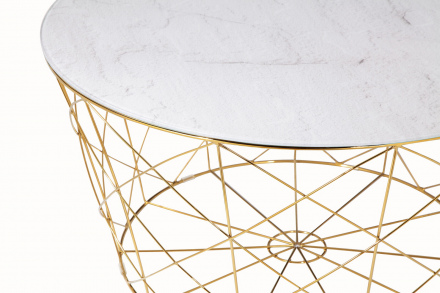 SalesFever Couchtisch mit Metallkorb Ø 80 cm, Foliert in Marmoroptik Weiß, Gestell goldfarben