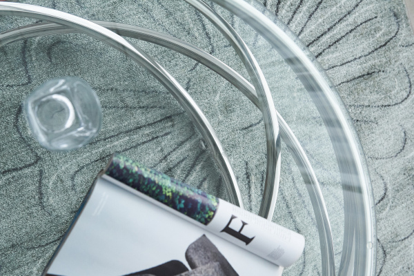 SalesFever Couchtisch Silber Ø 80 cm, mit Design-Gestell in Stainless Steel