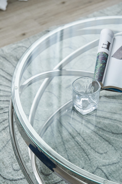 SalesFever Couchtisch Silber Ø 80 cm, mit Design-Gestell in Stainless Steel