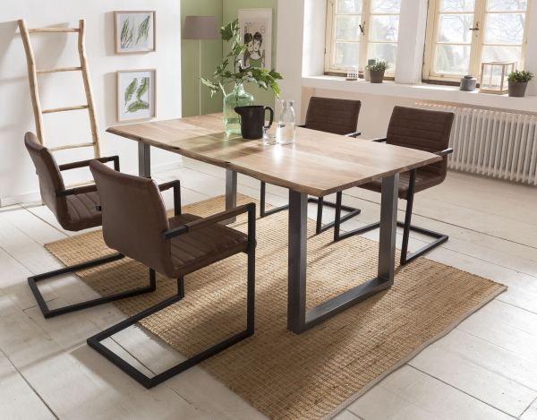 SalesFever Esszimmerstuhl 2er Set hellbraun Kunstleder-Optik, 100% Polyurethan, schwarz lackiertes Gestell