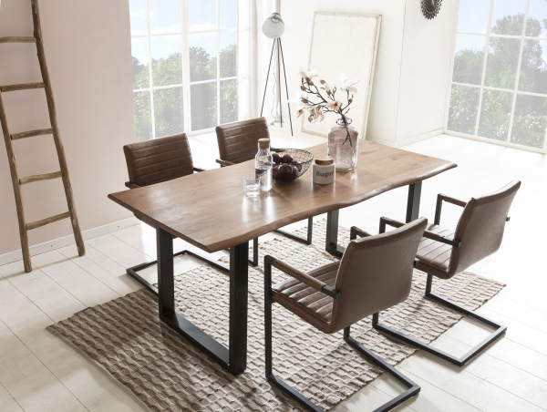 SalesFever Esszimmerstuhl 2er Set hellbraun Kunstleder-Optik, 100% Polyurethan, schwarz lackiertes Gestell
