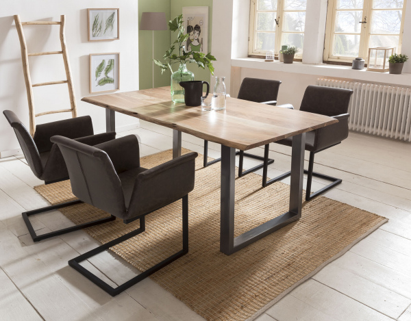 SalesFever Esszimmerstuhl 2er Set dunkelbraun Kunstleder-Optik, schwarz lackiertes Gestell, mit Armlehnen