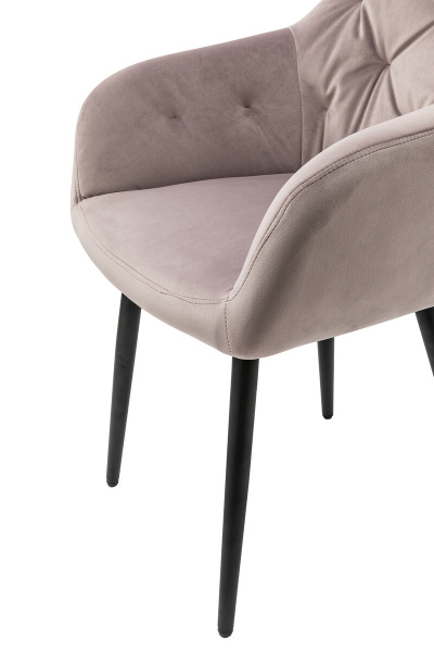 SalesFever Armlehnstuhl rose Samt, 100% Polyester, mit Knopfheftung, Stuhlbeine aus pulverbeschichtetem schwarzem Metall