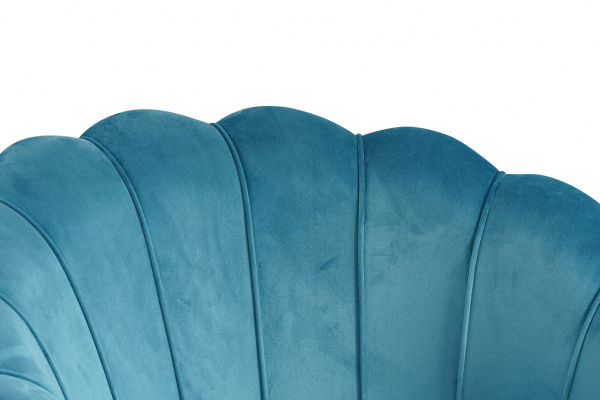 SalesFever Muschelsofa aus Samt Blau, Beine Chrom goldfarben, mit hohem Sitzkissen