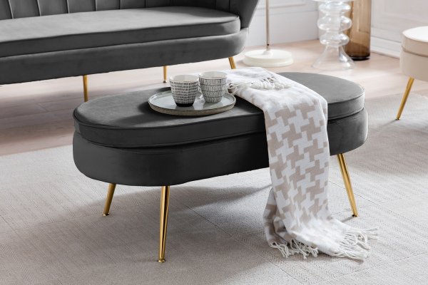 SalesFever Sitzpouf oval aus Samt Schwarz, Beine Chrom goldfarben, mit hohem Sitzkissen