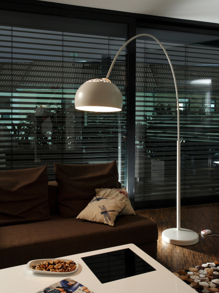 SalesFever Bogenlampe 195 cm weiß, Dimmerungsschalter, Ø Lampenschirm 33 cm, echter Marmorfuß